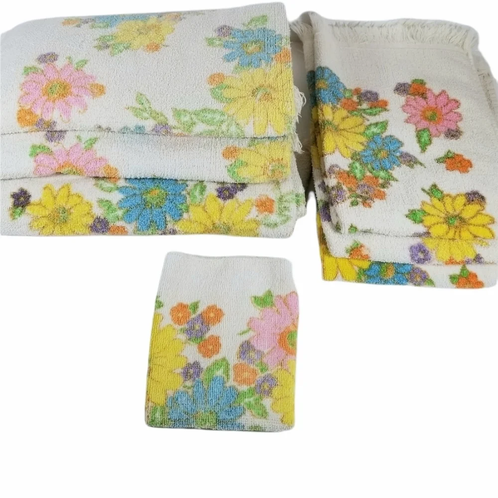 Vintage 1971 Cannon Monticello Daisy Delight cream floral cotton towels